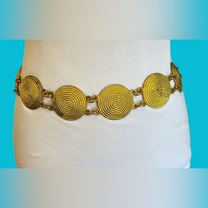 VINTAGE 80s DISTRESSED GOLD LARGE DISKS  CONCHO BELT‎